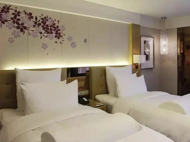 酒店設計的枕頭、隔斷玻璃門、燈怎么讓人燒腦殼